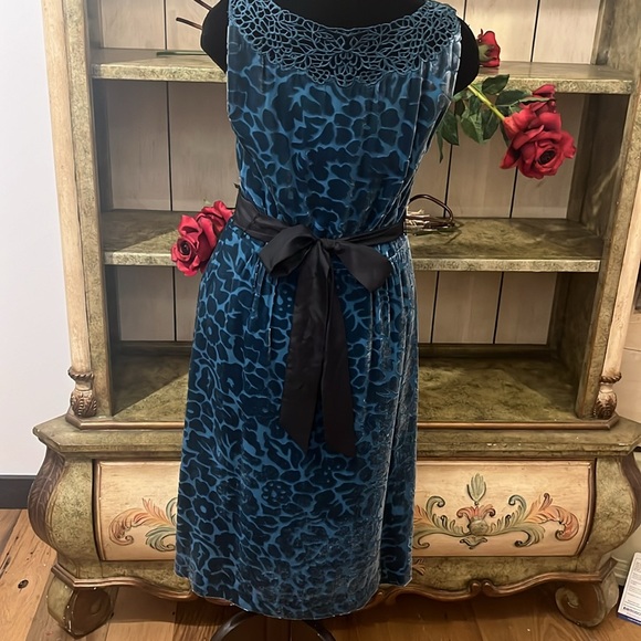 Dress - Picture 4 of 7